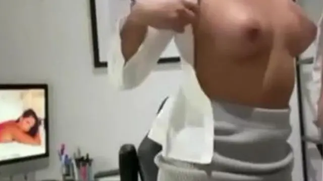 Office Manager Rides Employee In Hot色情 Session