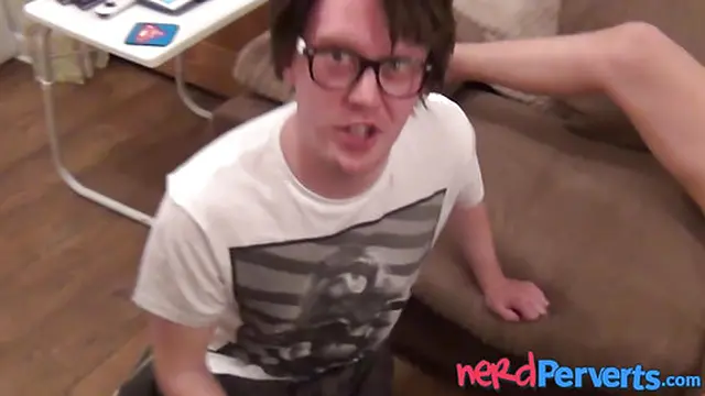 Shy brunette Bella Star discreetly mouths my cock🌭 on camera