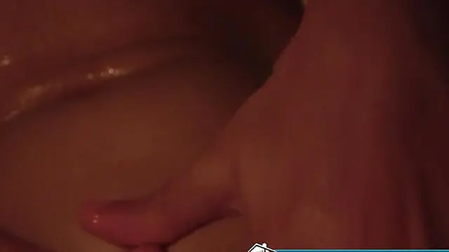 Girls get teased as Mayara and Scarlett Taylor blow his load in a trio