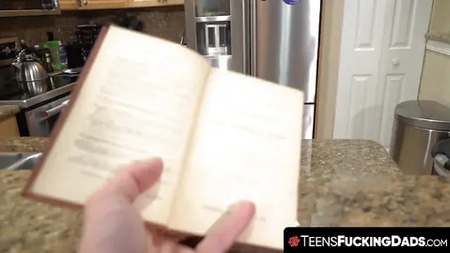 Redhead takes cumshot from hunk′s face