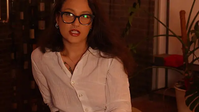 your boss tempts you with a blowjob in her office &mdash;  you can′t say no