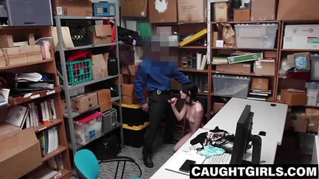 Teen culprit seduces cop to escape jail