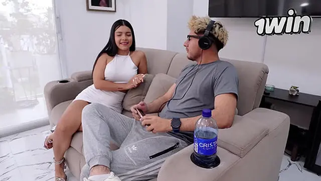 Contratada para limpiar &mdash;  terminé gritando con el dueño dentro de mí - Camila Henao