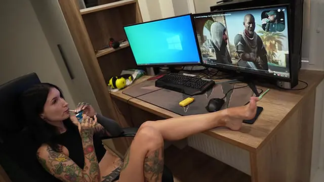 Lesbians dont know theyre being fucked by delivery guy EP3 IGNORE REMOTE