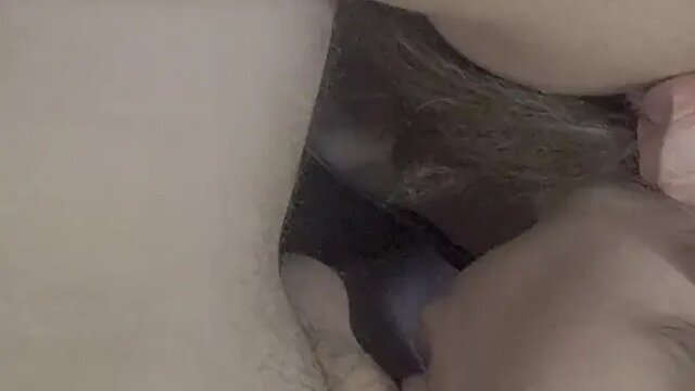 Amateur girlfriend gives passionate deepthroat blowjob