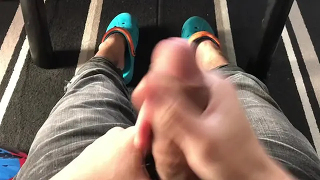 仕事前、デカくて厚い包茎チンポにドキドキして、気持ち良くなったよ