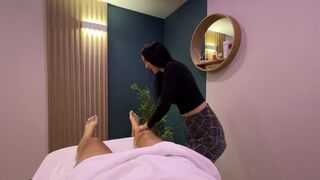 Masseuse caught the client jerking off and gave him a happy ending massage