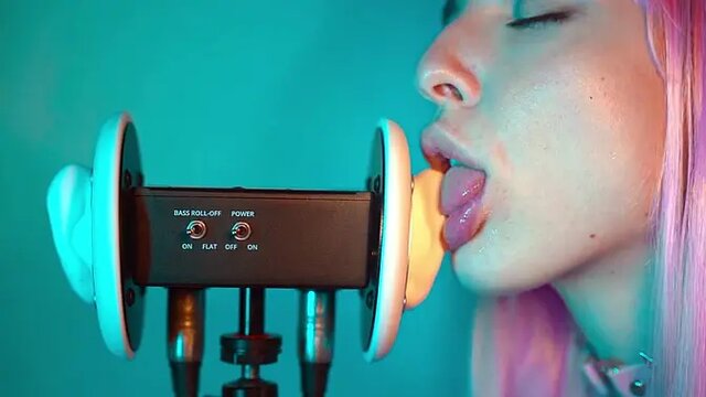 Elsa's 3D ASMR close-up ear licking