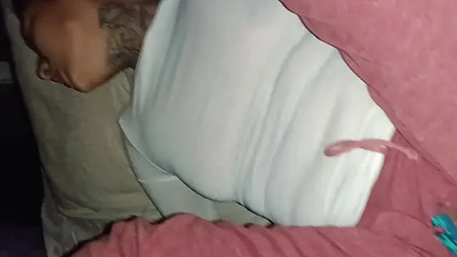 Suegro B  Entra en la madrugada a mi habitación y me folla duro por detrás