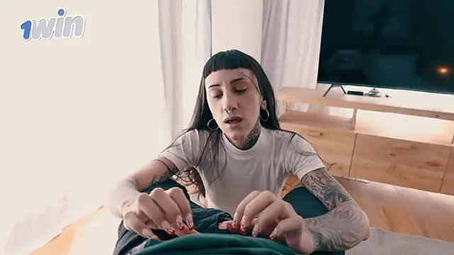 LA NOVIA DE MI AMIGO ME PIDE QUE LE LLENE LA CONCHITA DE LECHE