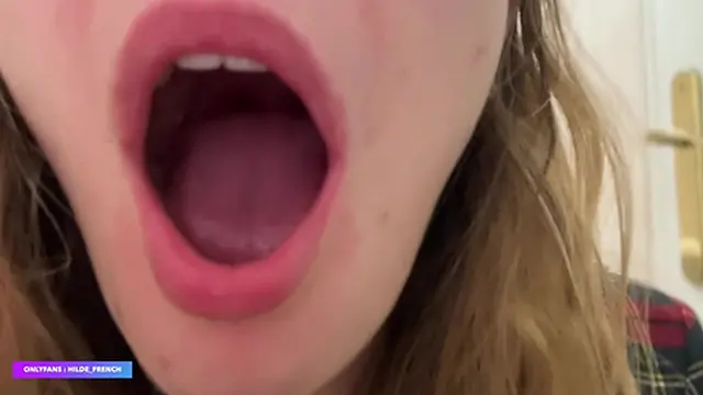 HILDE_FRENCH- TU TE FAIS SUCER AU TRAVAIL PAR TA COLLÈGUE CHAUDASSE