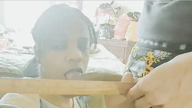 Solo female gives best public blowjob to massive BBC