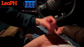 Amateur girlfriend gives a hand job in the car right in front of her house
