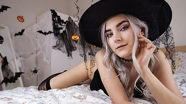 Cute witch cravings satisfied with a facial - Eva Elfie