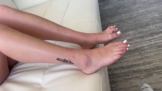 Step sis exposes thick tats in filthy household romp