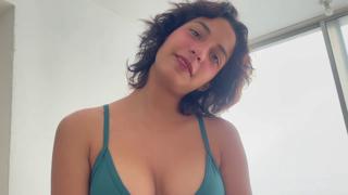 New neighbor asks me to give her a massage, then she's begging for raw dogging and creampies in her kitty.