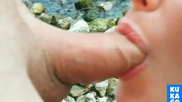 Juicy teen babe slobbers hot professor′s cock🌭 under sun′s watchful eyes in steamy outdoor hooker